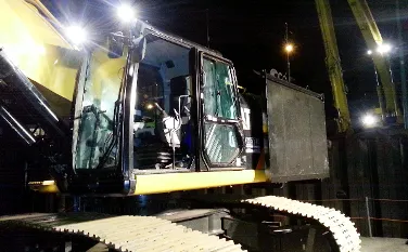 Mobiler Einsatz: Spezialumbau Baumaschine im Yachthafen Wedel