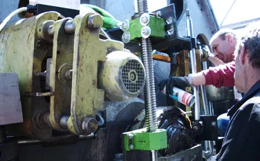 Reparatur der Rethe-Hubbrücke im Hamburger Hafen